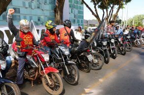 trabalhadores motociclistas de entrega e motofrete realizam ato de protesto em frente ao ministerio do trabalho mte foto fabio rodrigues pozzebom agencia brasil