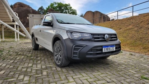 volkswagen saveiro robust cs 2024 prata frente lateral interior 11