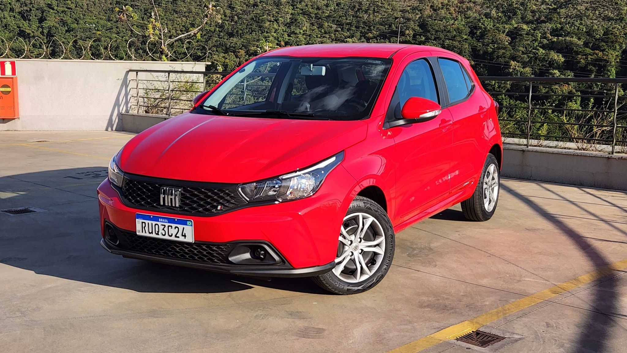 fiat argo drive cvt 2023 vermelho frente lateral traseira 1