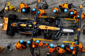 mclaren world record pit stop 15