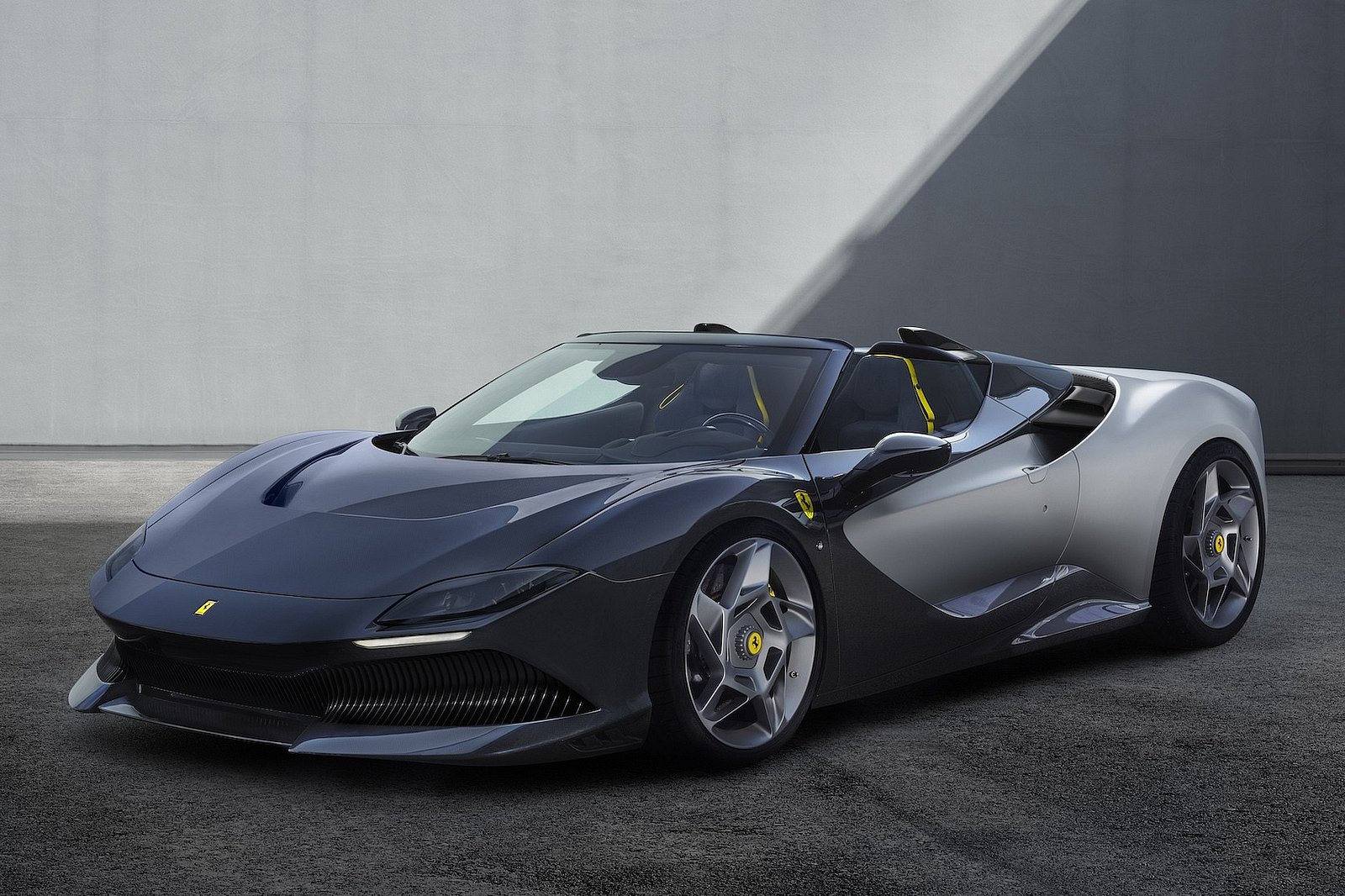 Ferrari SP-8 sem teto é pedido exclusivo de cliente