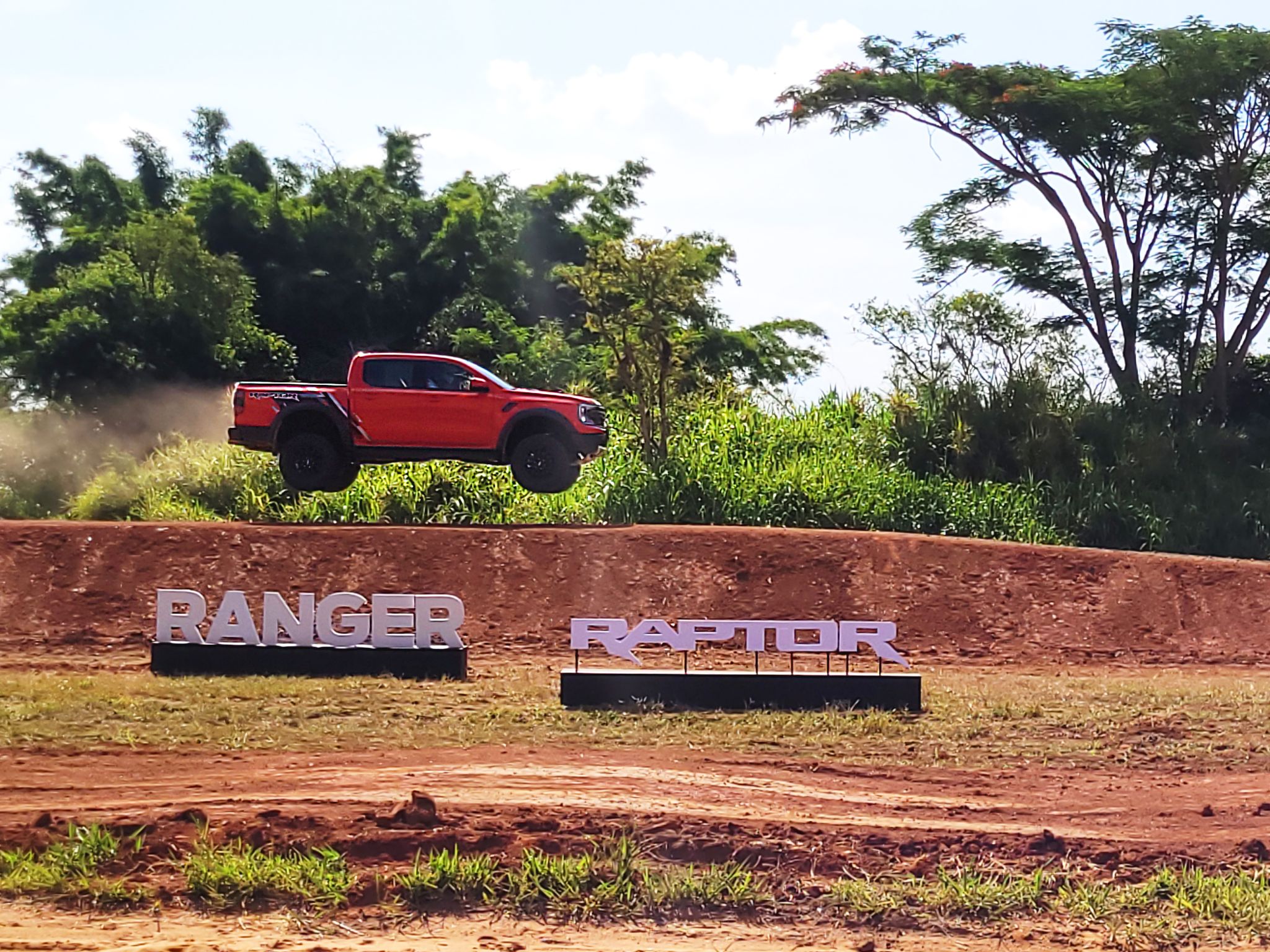 Ford Ranger Raptor: como é andar na picape mais rápida do Brasil