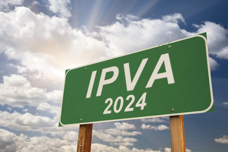 placa com ipva 2024