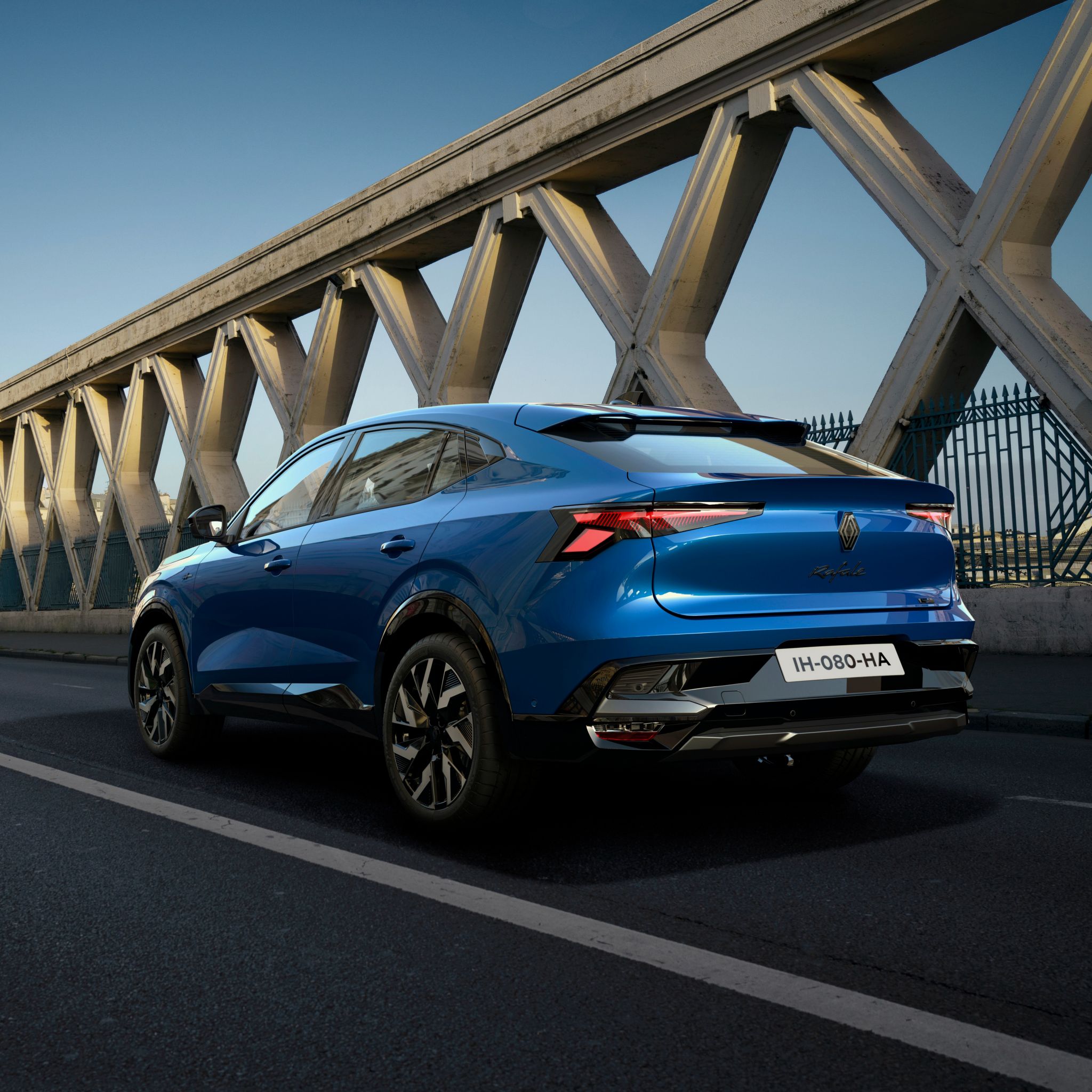 renault rafale 2024 azul traseira