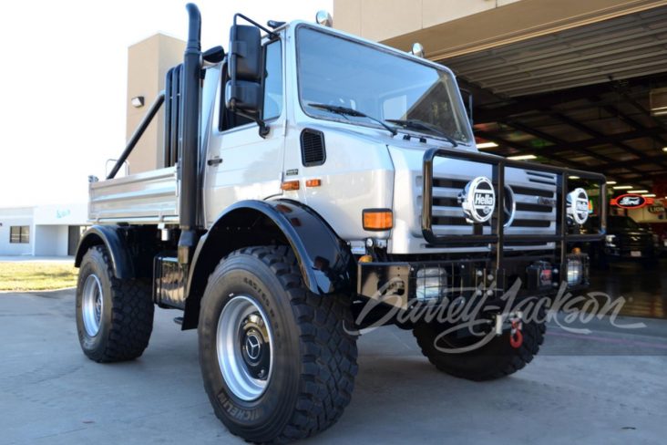 unimog schwarzenegger 1977 prata frente e lateral barret jackson