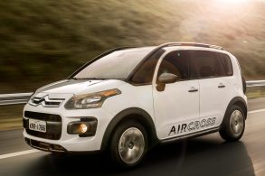 citroen aircross 2013 branco em movimento