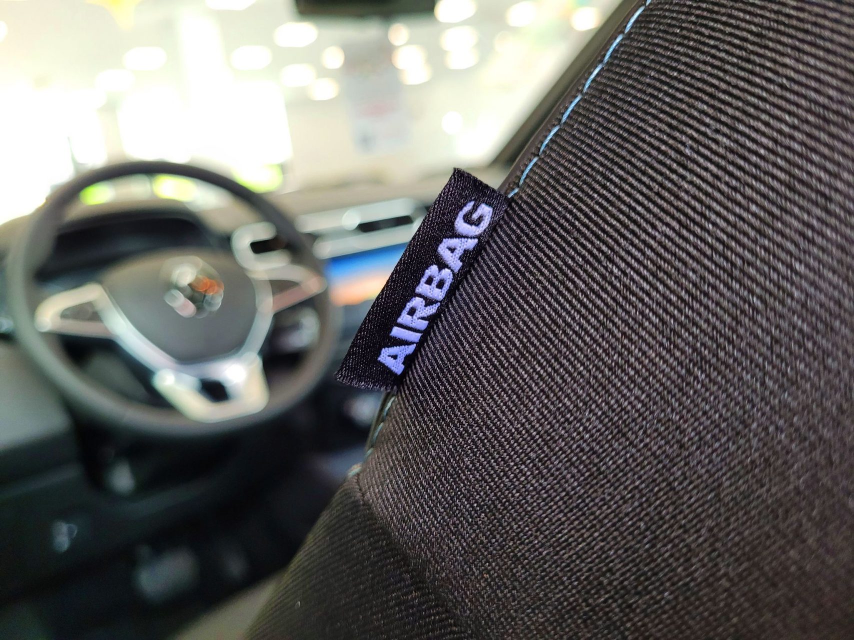 renault duster plus intense 1 6 cvt 2024 interior detalhe etiqueta airbag lateral