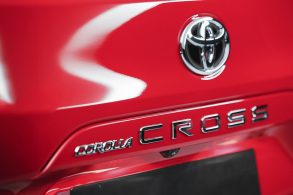 toyota corolla cross logo detalhe portal