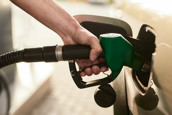 O golpe do parafuso na bomba de gasolina existe? Polícia e checadores discordam