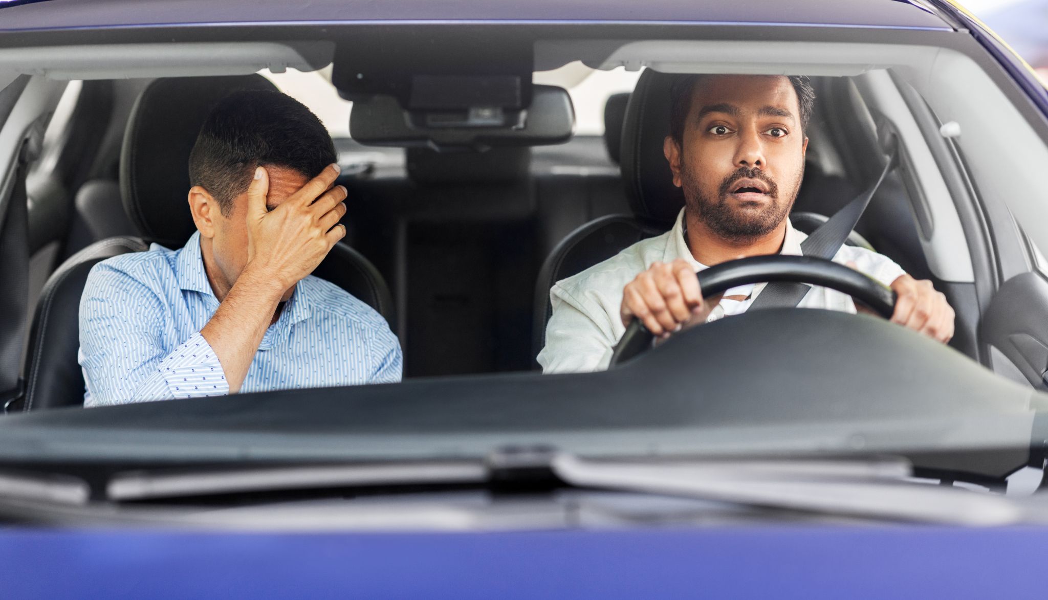 10 erros que colocam a vida em risco na estrada (e dão multas e pontos)