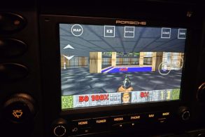 central multimidia porsche 911 jogo doom