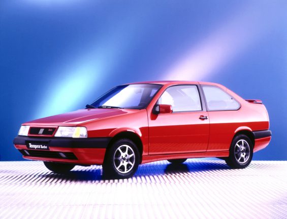 fiat tempra turbo vermelho frente parado