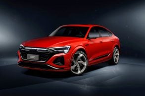 audi sq8 sportback e tron 2024 vermelho de frente parado