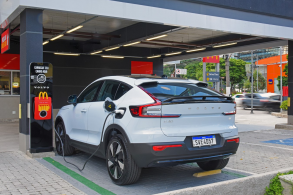 volvo xc 40 carregando mcdonalds