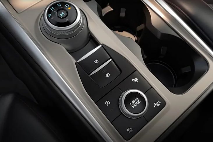 console central ford explorer com botoes de assistente ativo de estacionamento strat stop freio de mao modo de conducao controle de tracao