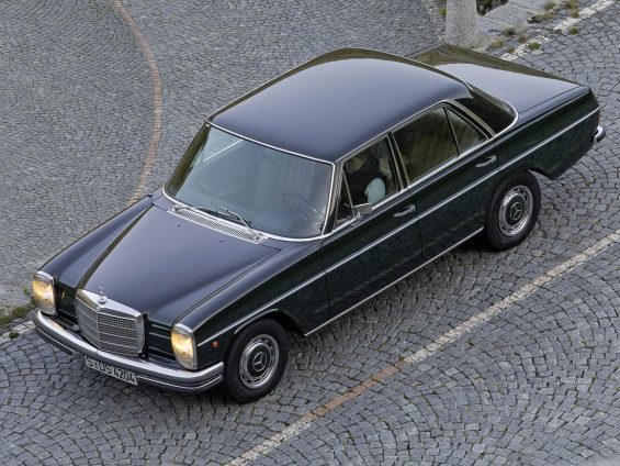 mercedes benz 250 w114 preto frente visto de cima