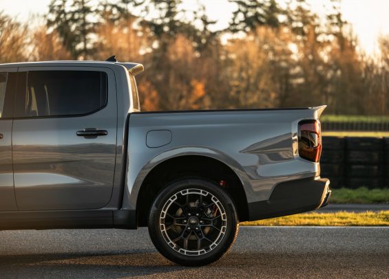 ford ranger ms rt cabine dupla cinza 2024 detalhe cacamba vista de lado