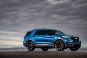 ford explorer st azul frente parada