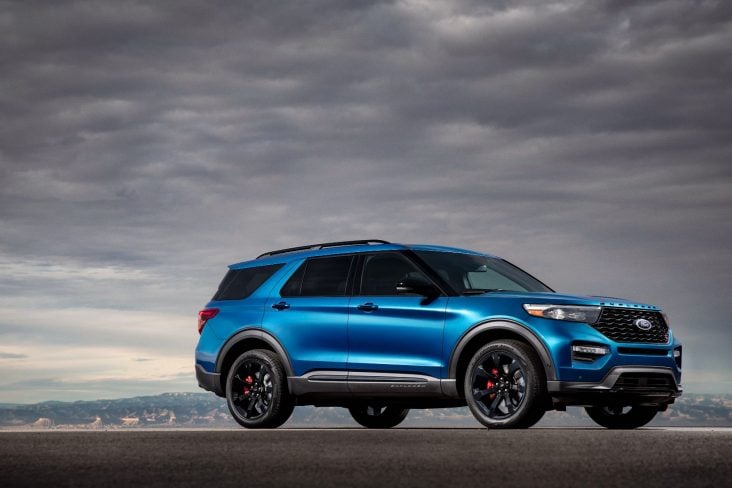 ford explorer st azul frente parada