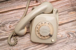 telefone fixo de disco antigo pixabay