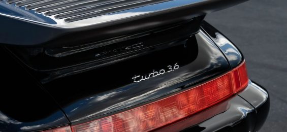 porsche 911 964 turbo 36 s preto 1994 detalhe tampa traseira e lanternas