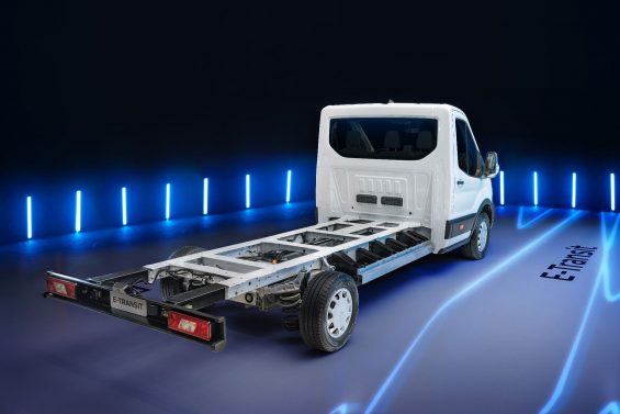 ford e transit chassi branco traseira parado