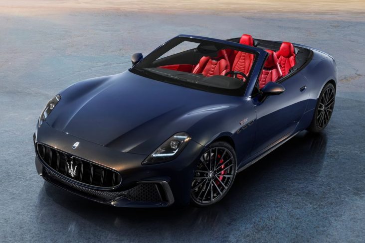 maserati grancabrio 2025 azul frente e lateral