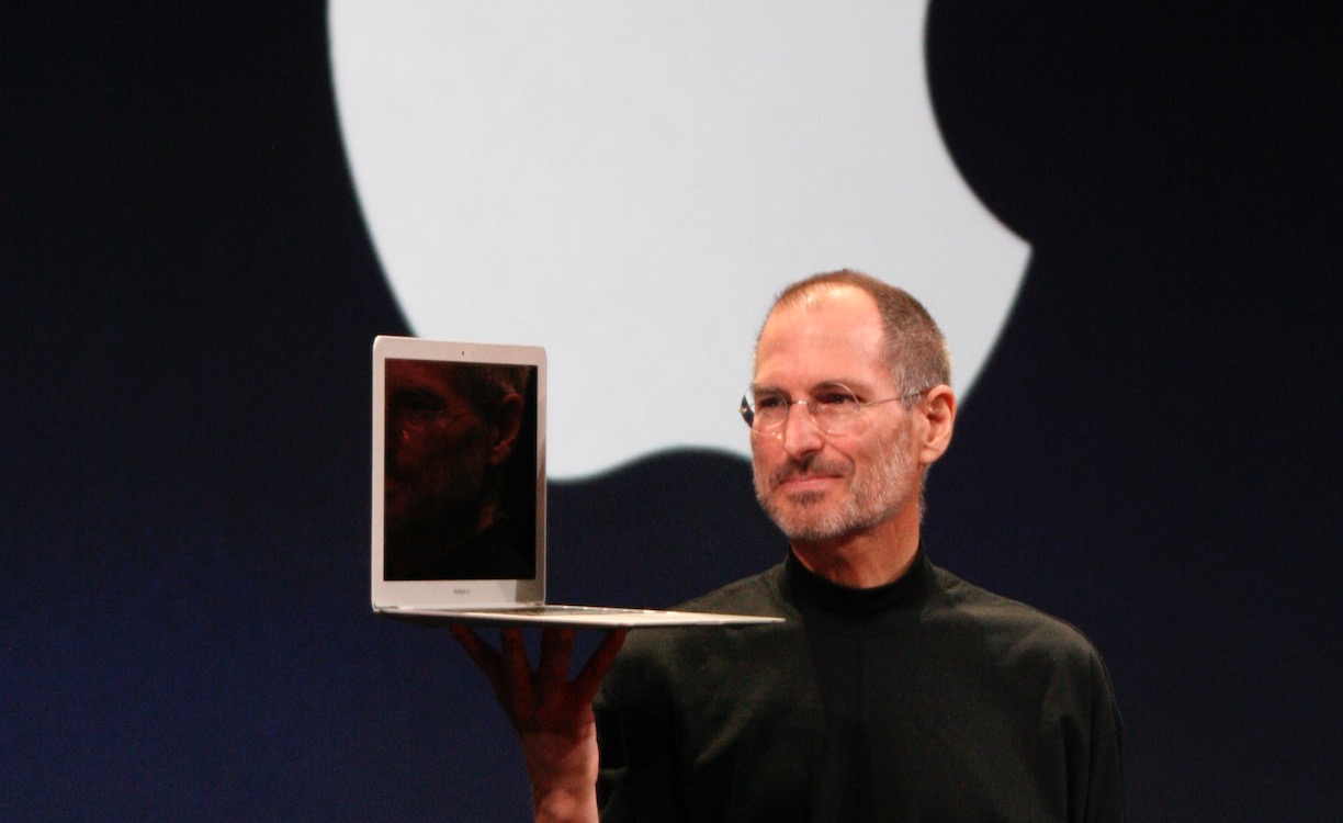 steve jobs apresenta primeiro macbook air