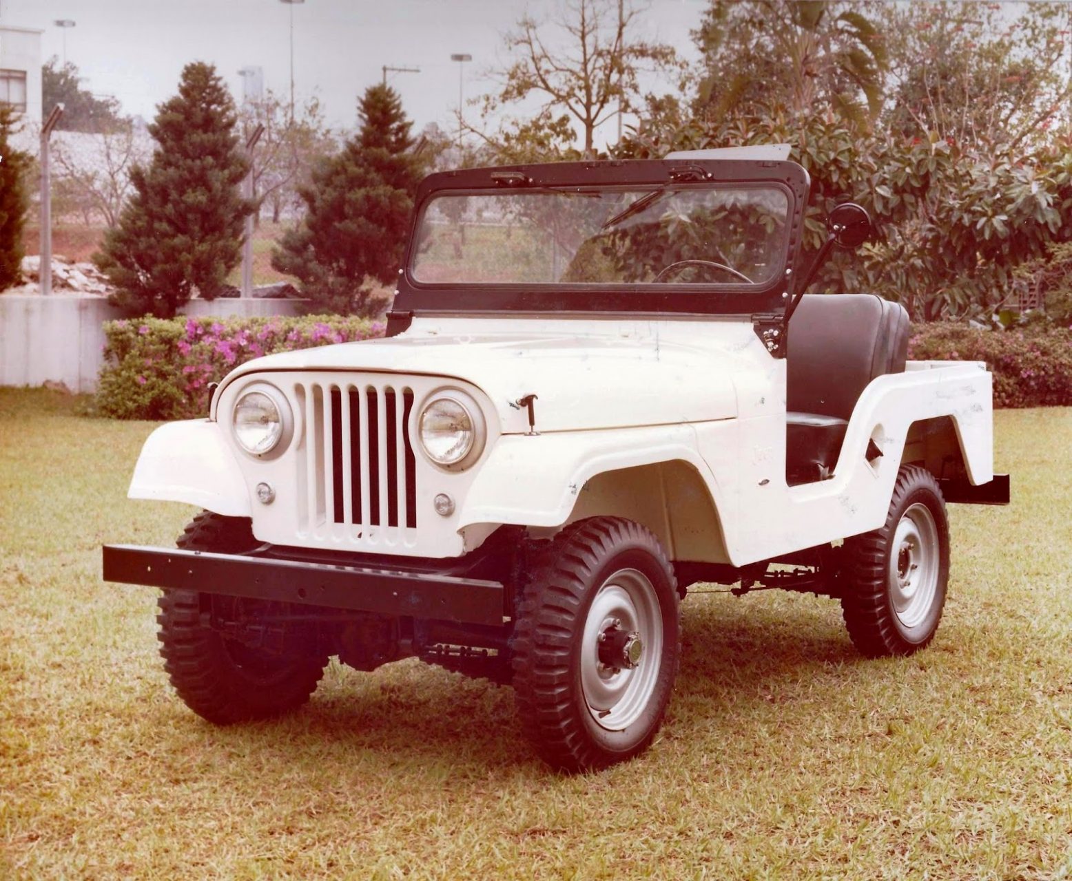 ford jeep branco foto de epoca