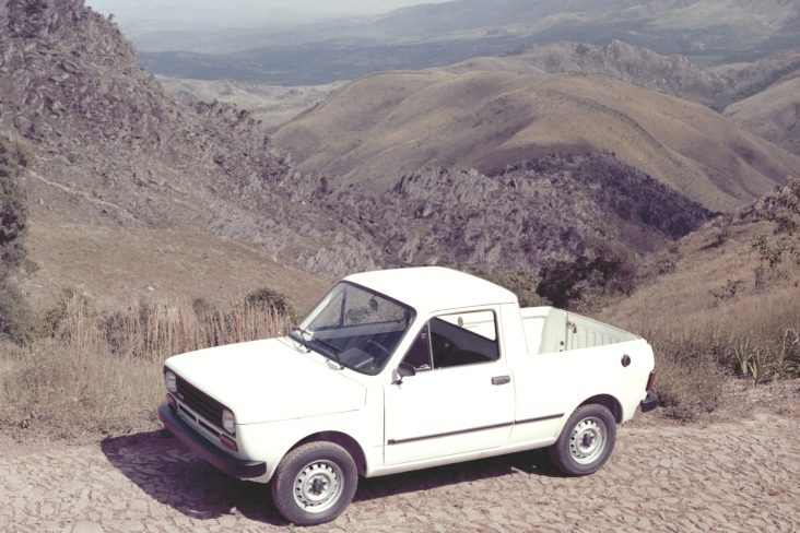 fiat 147 pick up 1979 branca vista de cima