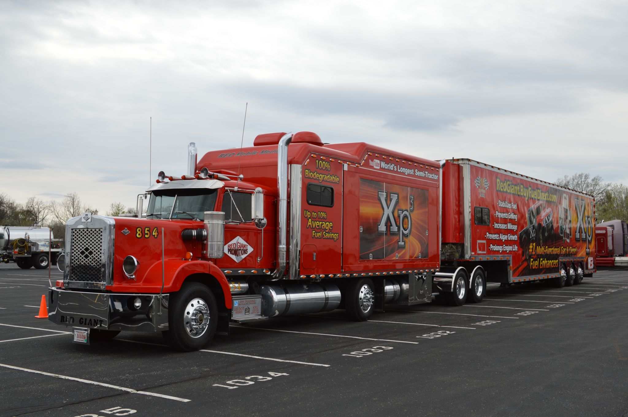 The Red Giant: conheça o maior caminhão dos EUA