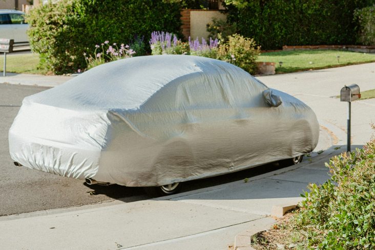 capa de carro cinza para proteção do veículo