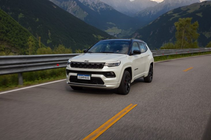 jeep compass 2025 blackhawk 15