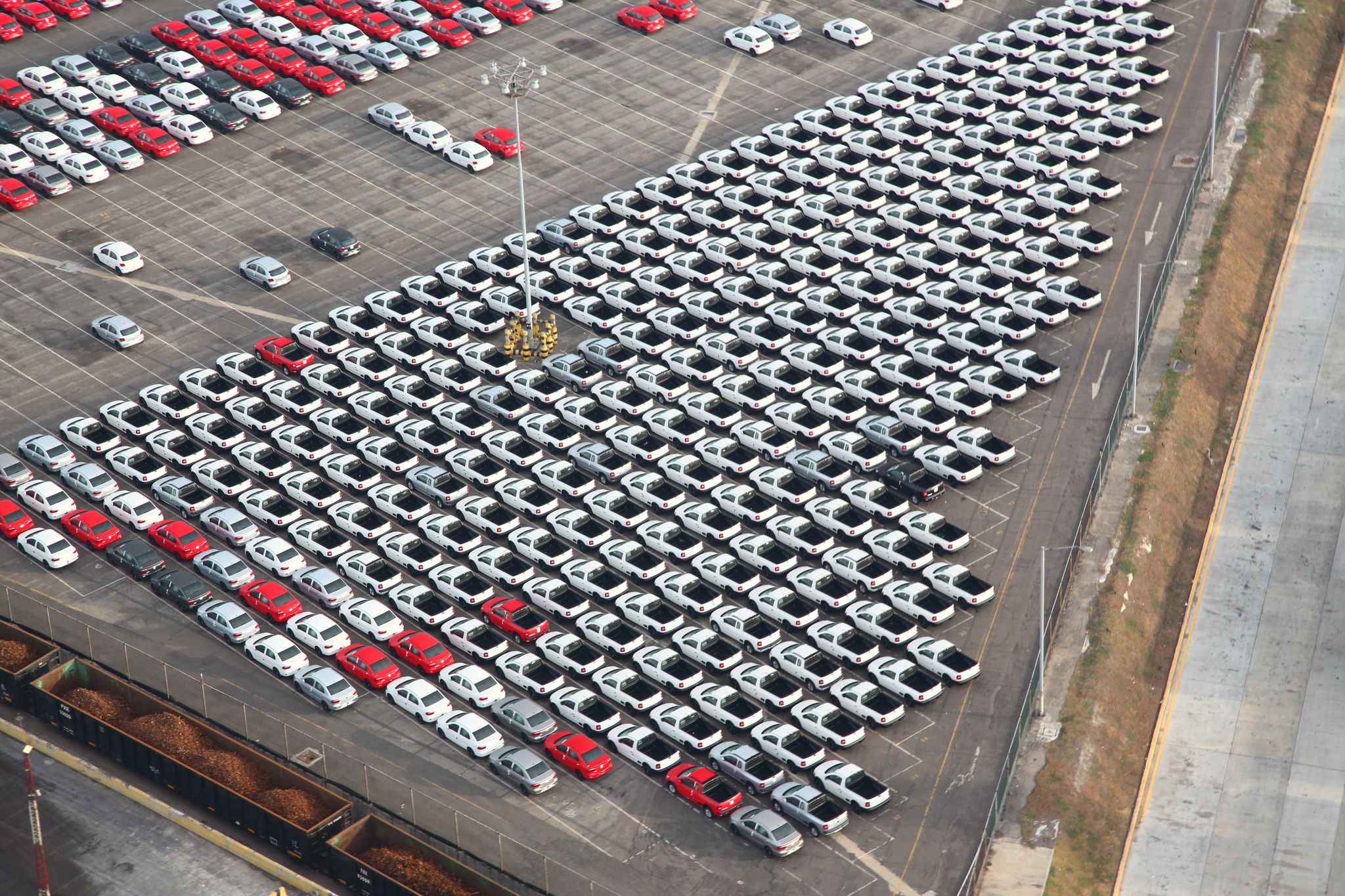 patio de fabrica de carros no mexico shutterstock