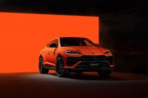 lamborghini urus se 2025 laranja frente parado