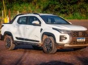 fiat strada ranch turbo 200 2025 branco banchisa frente parada 2