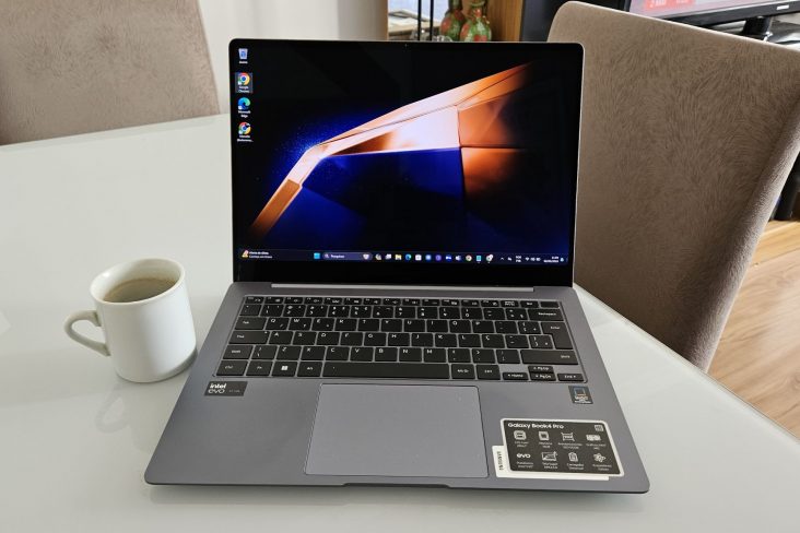 samsung galaxy book4 pro portas detalhes tela teclado 20