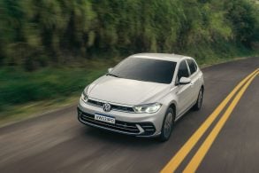 volkswagen polo highline 2024 prata frente em movimento