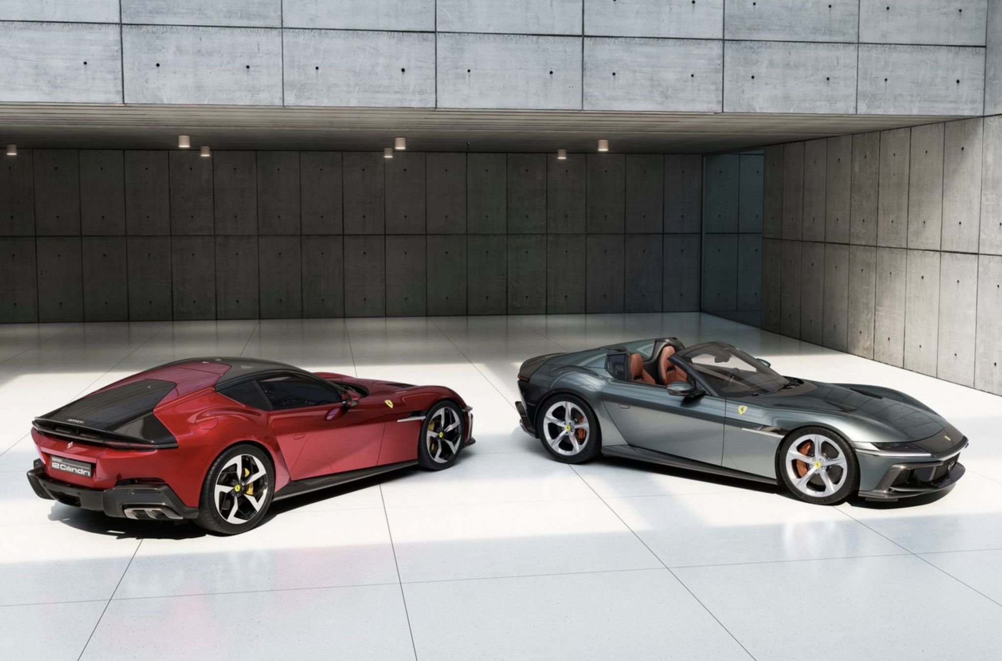 ferrari 12cilindri 2024 vermelha e spider prata