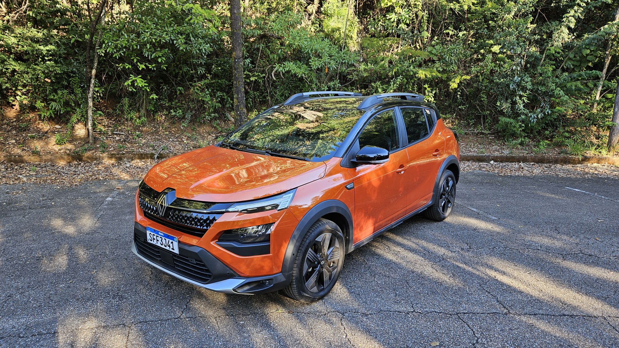 renault kardian premiere 2024 laranja frente lateral e traseira 6