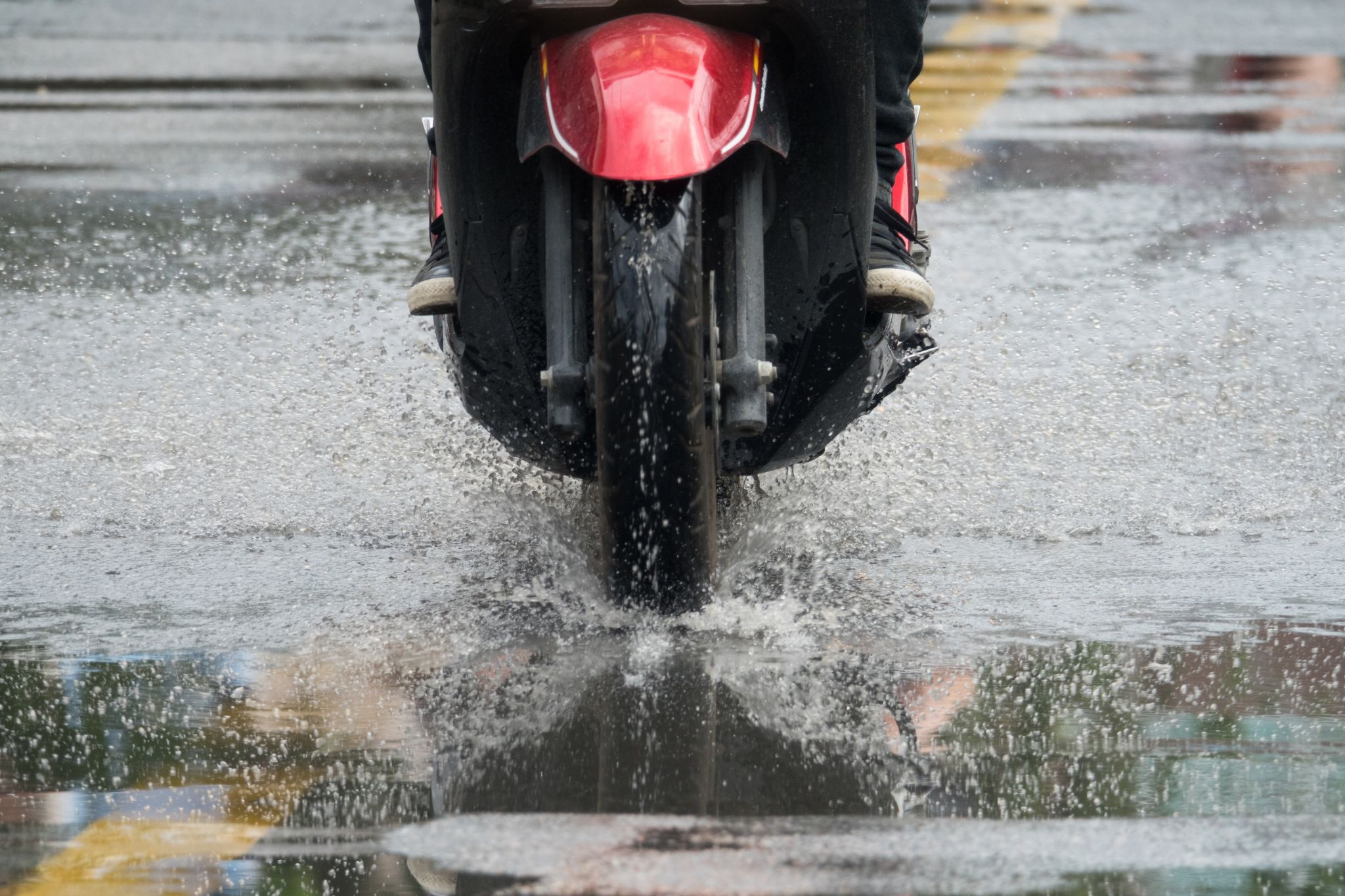 moto na chuva