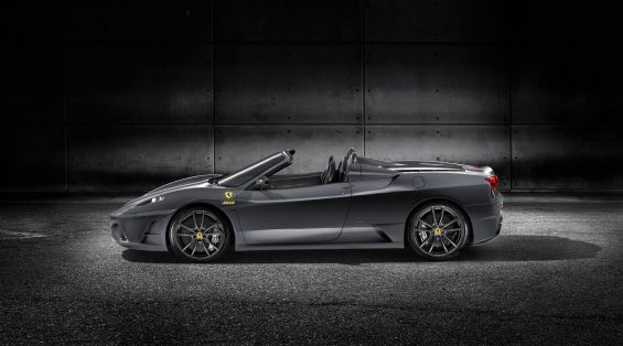 ferrari scuderia spider 16m cinza lateral parada