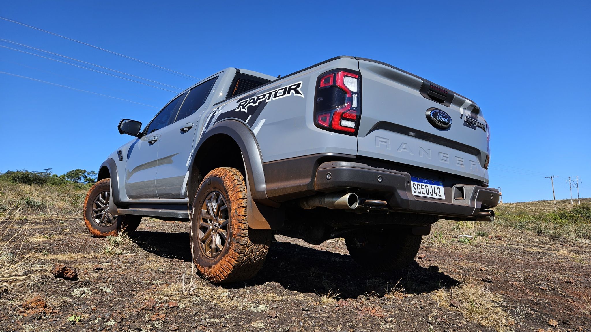 ford ranger raptor 2024 azul frente lateral traseira detalhes 5