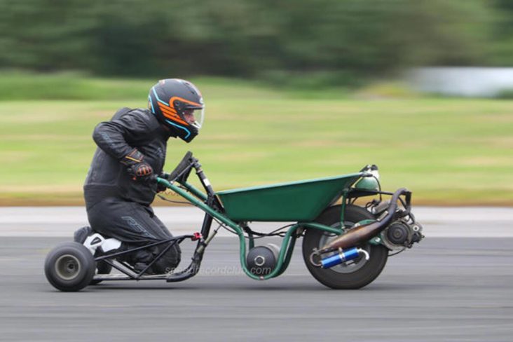 dylan phillips pilotando carrinho de mao mais rapido do mundo 1