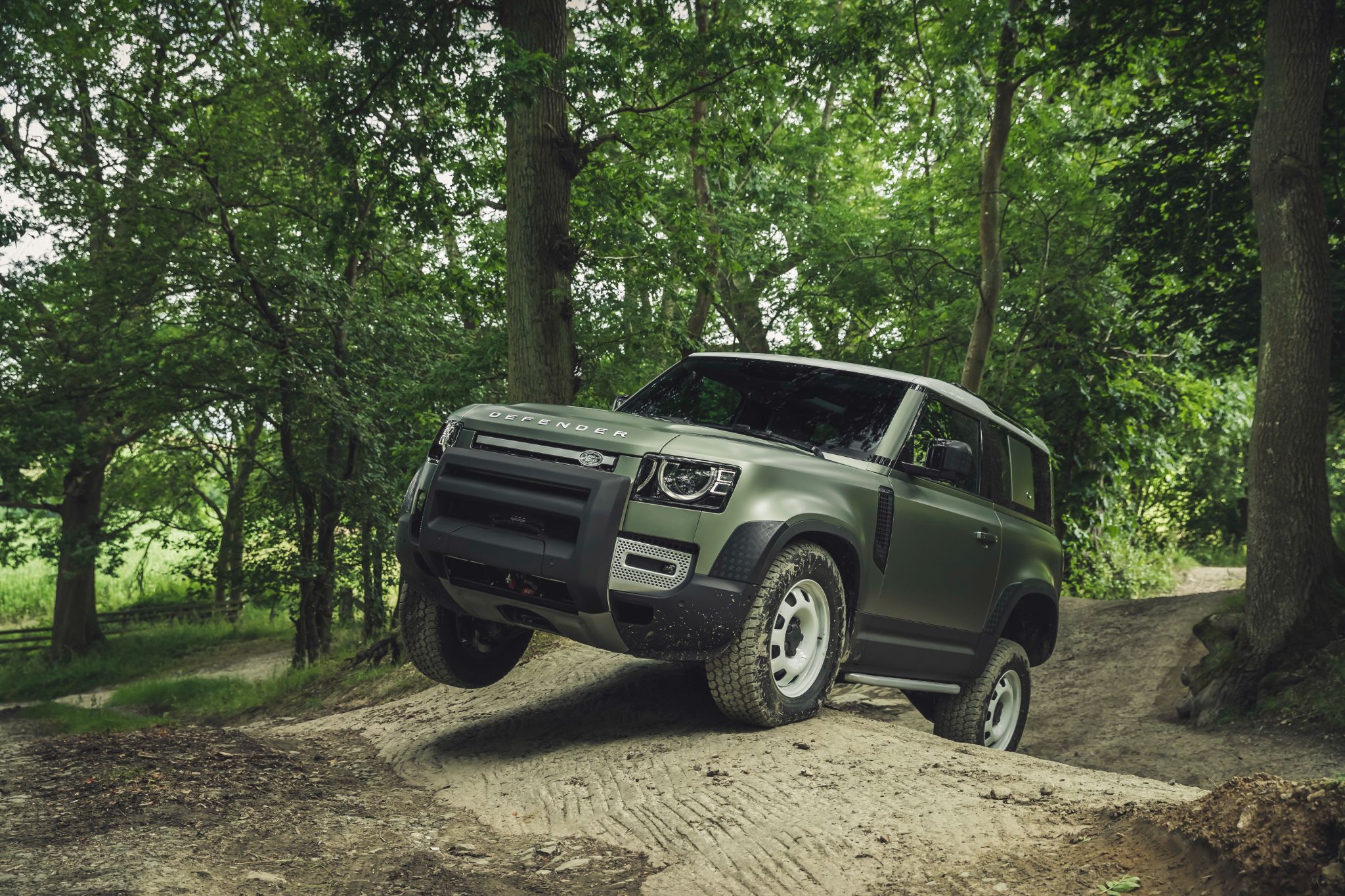 land rover defender 90 d240 se explorer pack verde frente