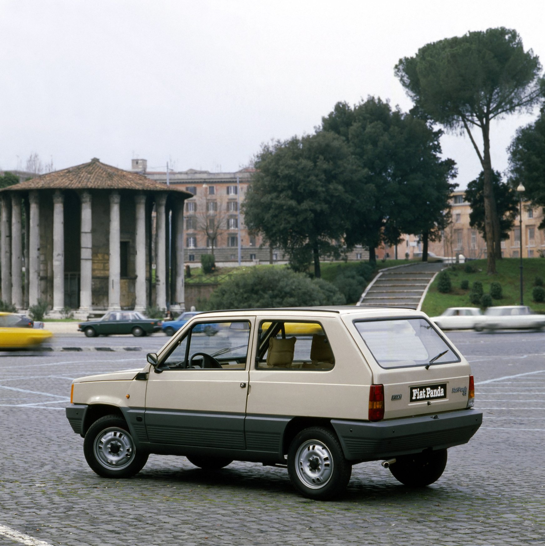 fiat panda 45 1980 bege traseira parado