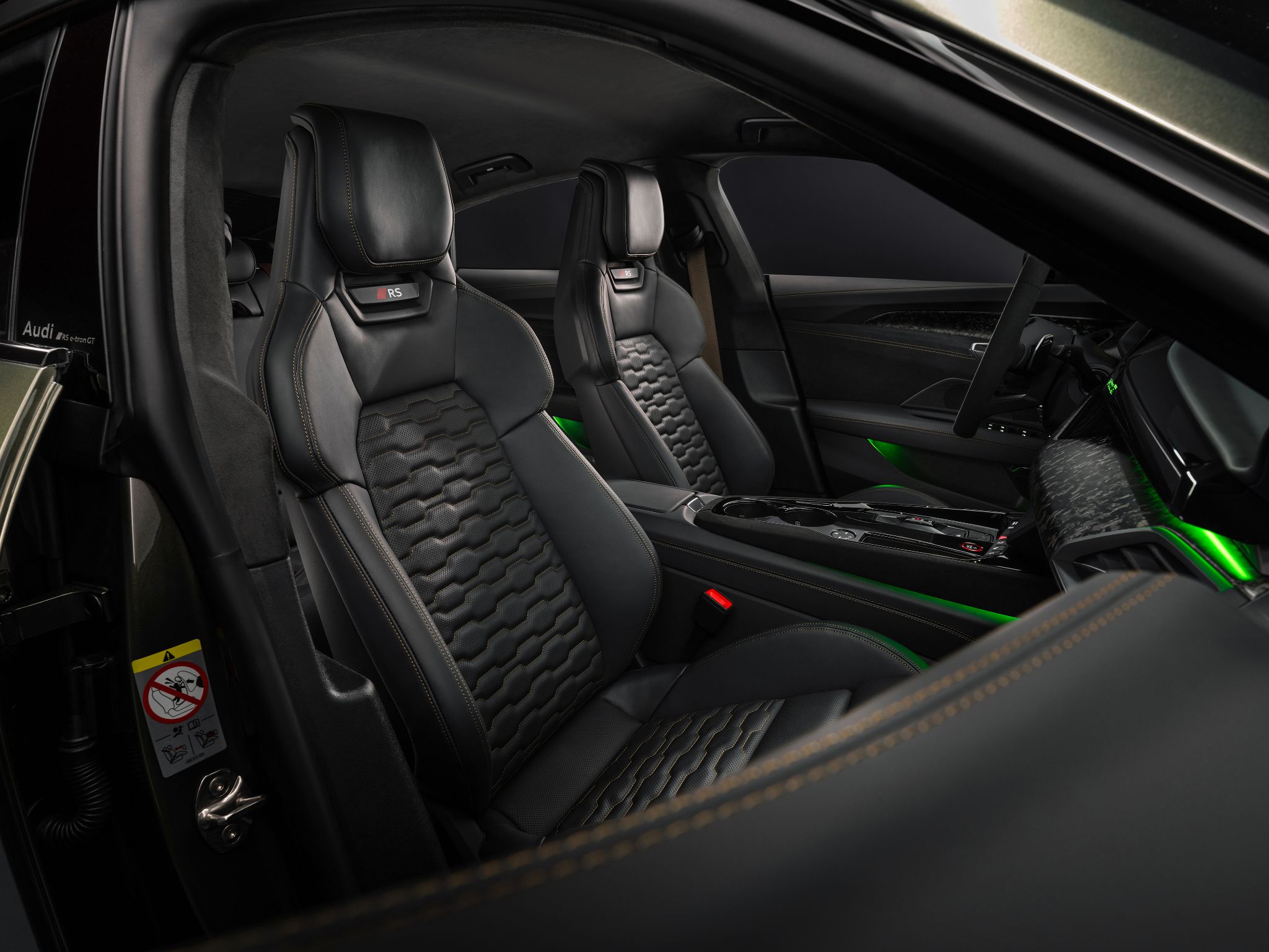 audi rs e tron gt performance 2025 interior visto de lado bancos