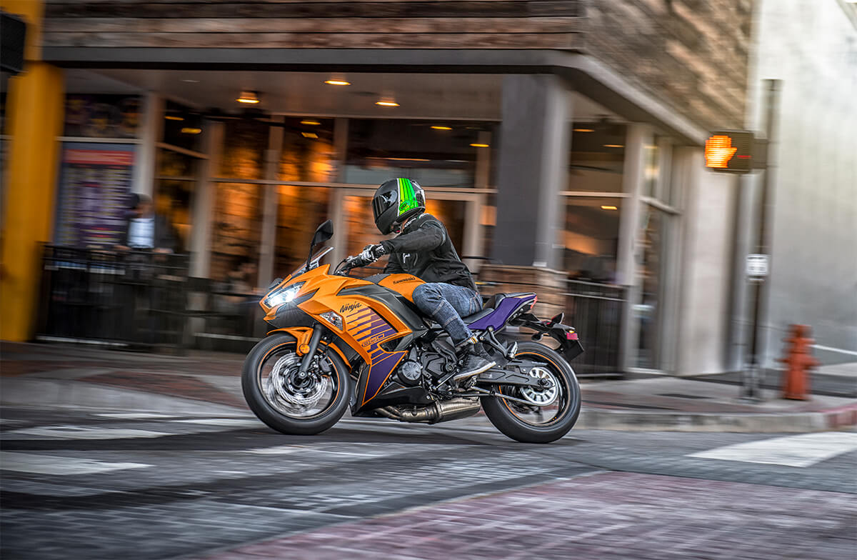 Kawasaki Ninja 650 2025 é lançada com novas cores