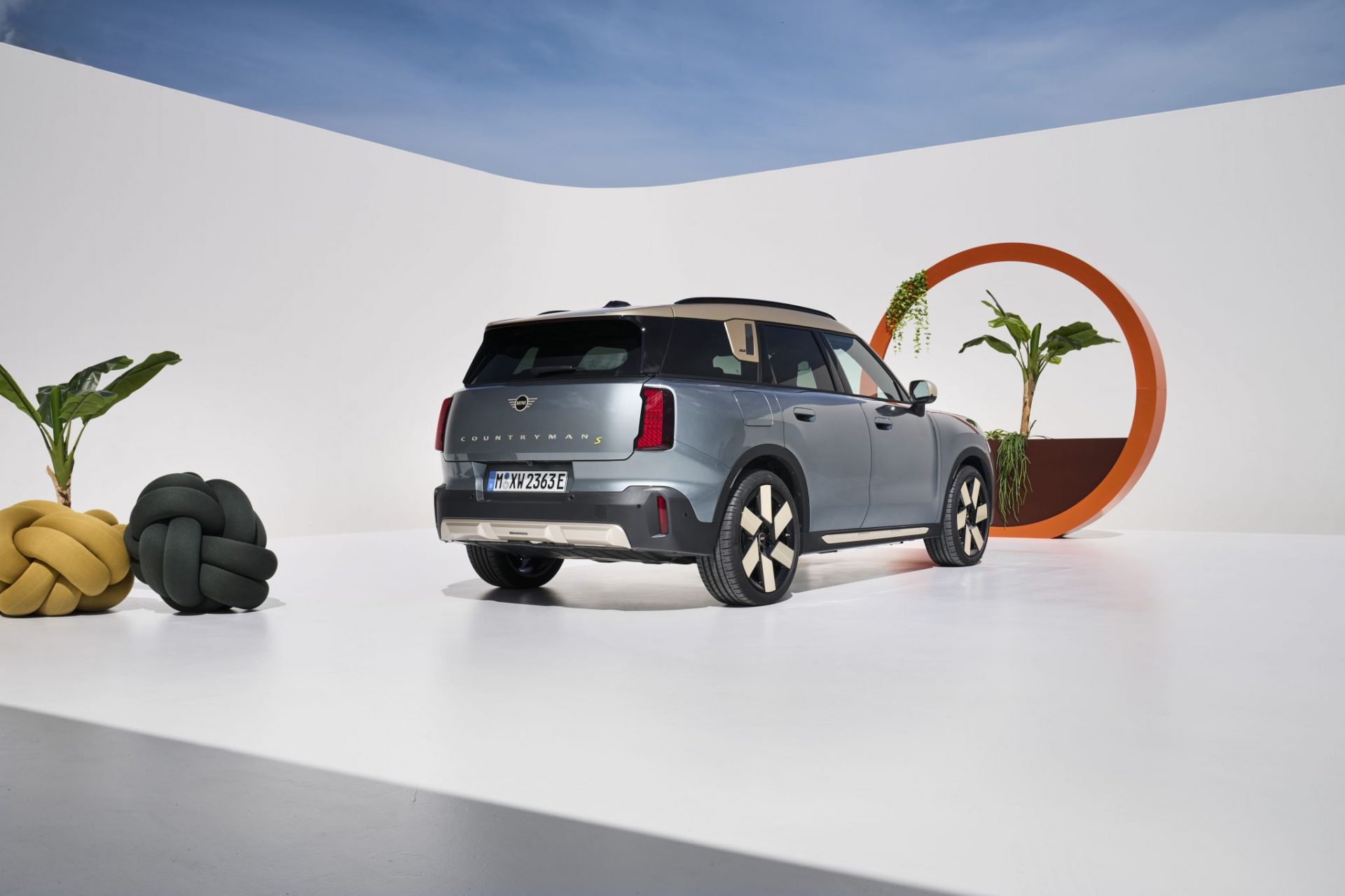 mini countryman se all4 2025 cinza traseira parado