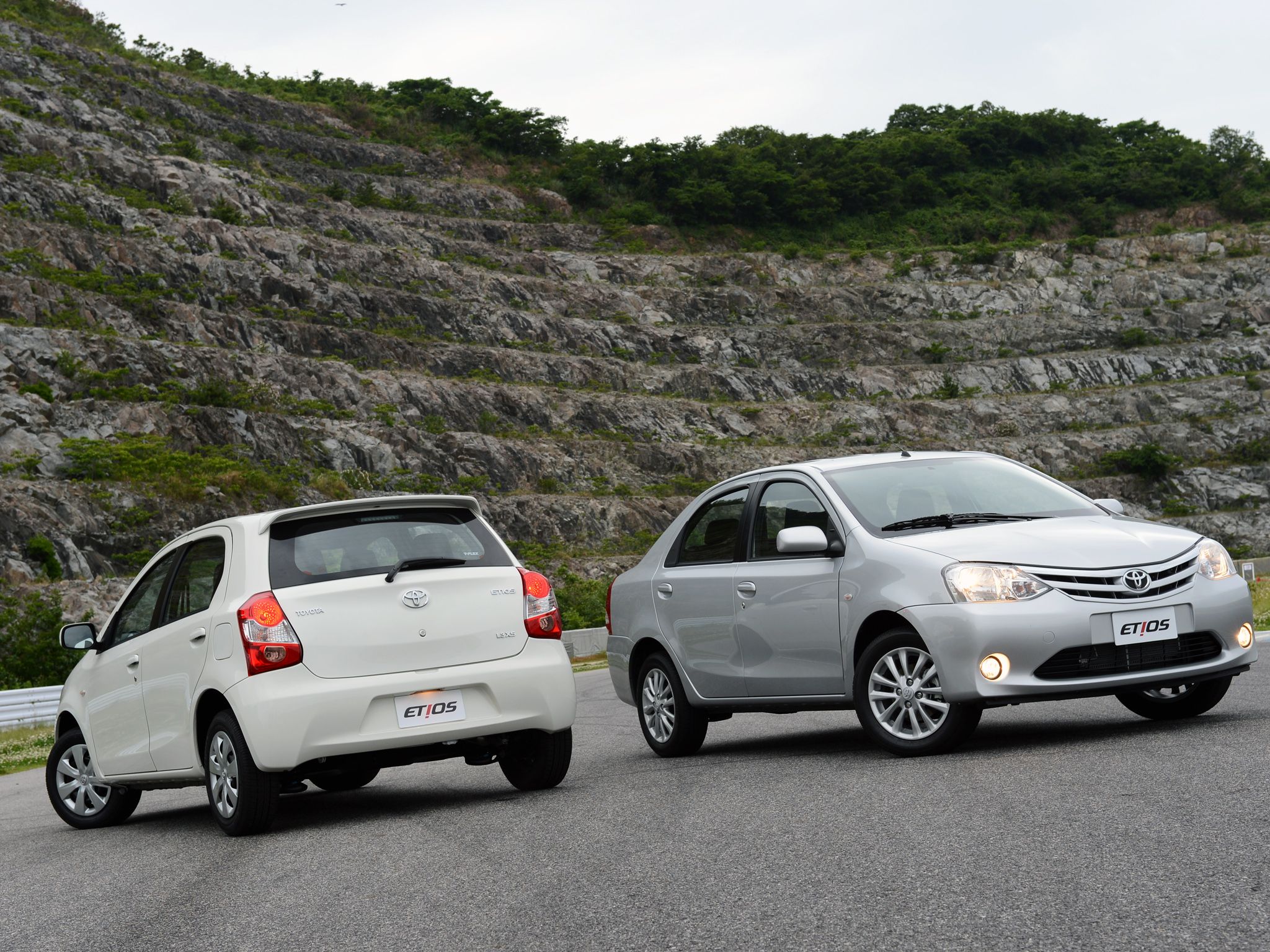 toyota etios hatch e sedan